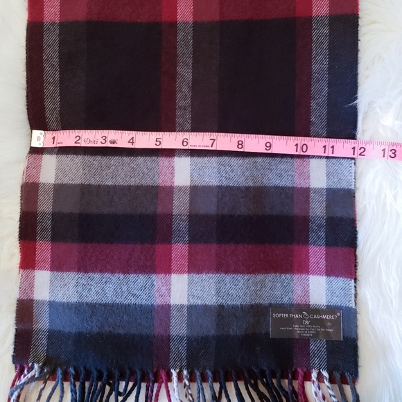 Softer than Cashmere? By D&Y Plaid Scarf - Picture 4 of 4